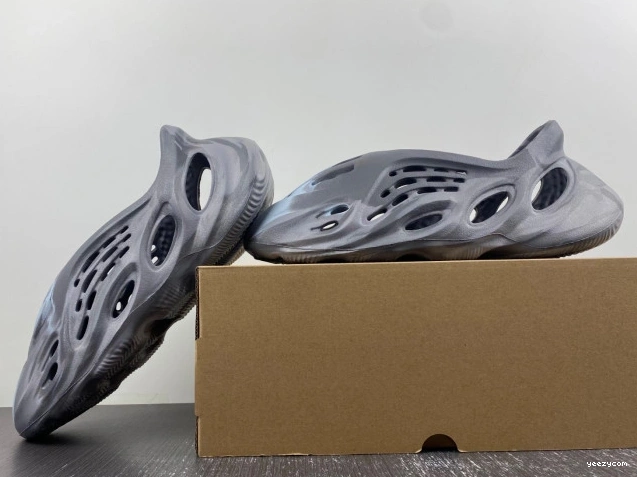 MX Granite Foam RNR Yeezy Adidas IE4931 0711